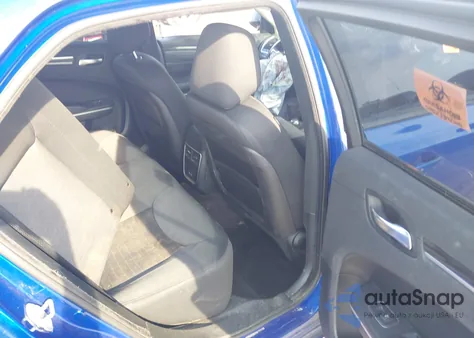 2018 Chrysler 300 Touring z USA, uszkodzony, nr VIN 2C3CCAAG1JH340717